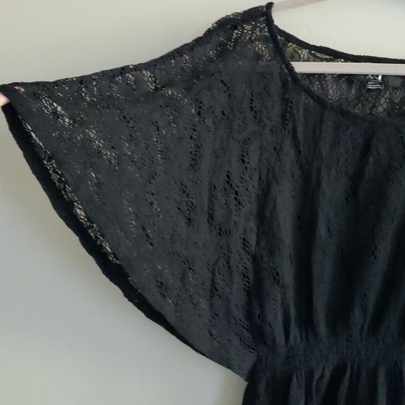 𝅺forever 21 Lace Butterfly Sleeve Black Top - Picture 2 of 6